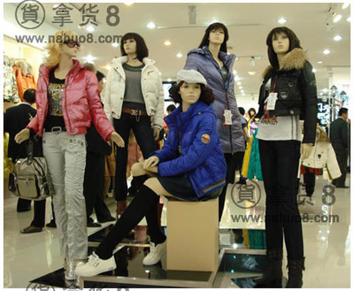 深圳超凡外貿(mào)服裝批發(fā)市場 服裝服飾批發(fā)的首選之地